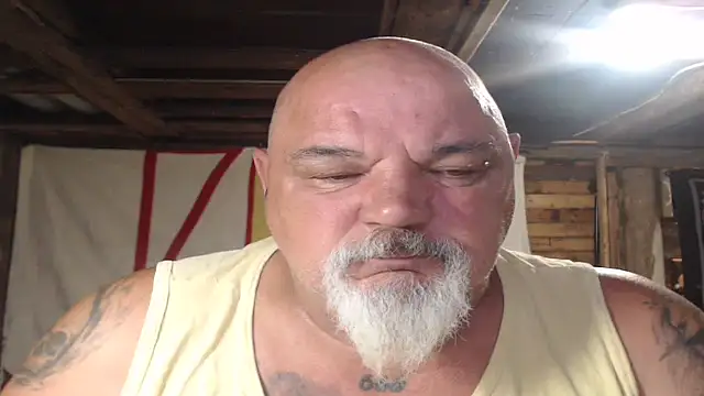 Newfiesausage1972 online show from June 2026 10:00:01 AM