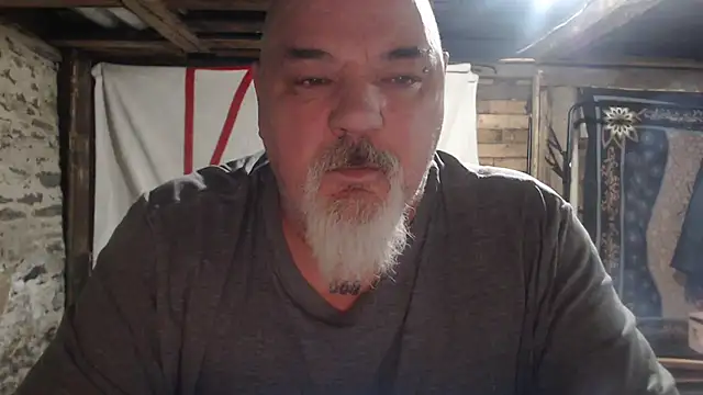 Newfiesausage1972 online show from January 2026 10:32:02 AM