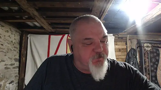 Newfiesausage1972 online show from December 2025 09:36:02 AM