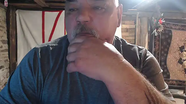 Newfiesausage1972 online show from February 2026 09:27:02 AM