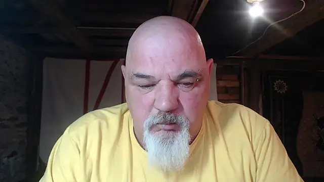 Newfiesausage1972 online show from March 2026 10:08:02 PM