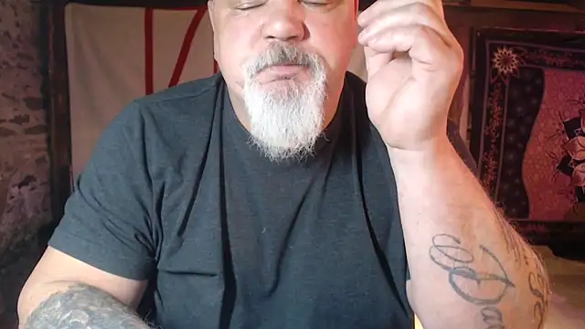 Newfiesausage1972 online show from March 2026 08:59:01 AM