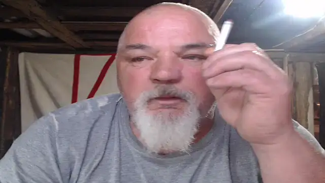 Newfiesausage1972 online show from May 2026 12:46:02 PM