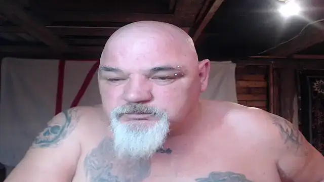 Newfiesausage1972 online show from March 2026 12:25:02 PM