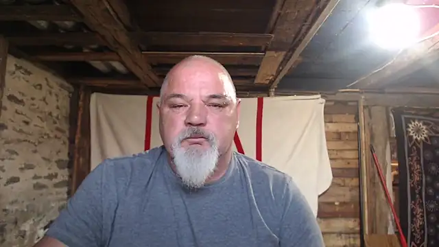 Newfiesausage1972 online show from May 2026 12:10:01 PM