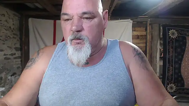 Newfiesausage1972 online show from July 2026 11:27:01 AM