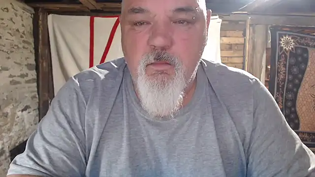 Newfiesausage1972 online show from May 2026 11:17:01 AM