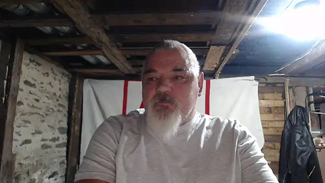 Newfiesausage1972 online show from November 2025 09:14:02 AM