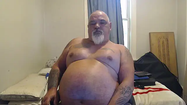 Newfiesausage1972 online show from September 2025 12:09:02 PM