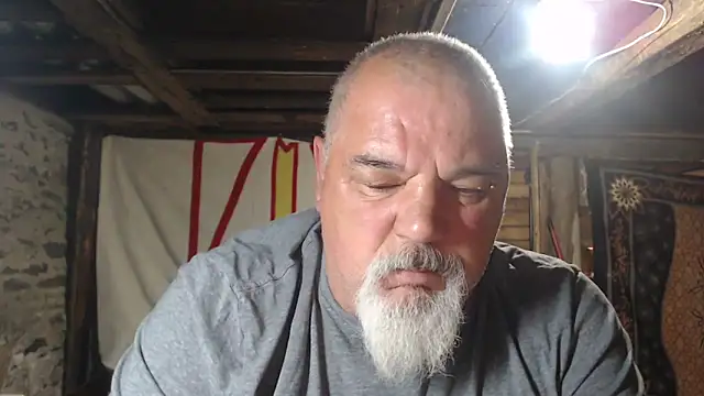 Newfiesausage1972 online show from May 2026 08:09:02 AM