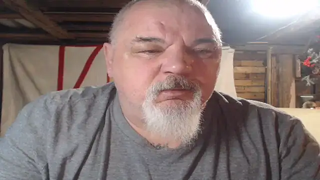 Newfiesausage1972 online show from February 2026 09:18:01 AM