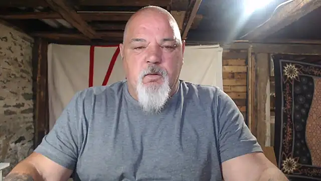 Newfiesausage1972 online show from June 2026 10:15:02 AM
