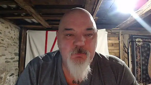 Newfiesausage1972 online show from January 2026 09:57:02 AM