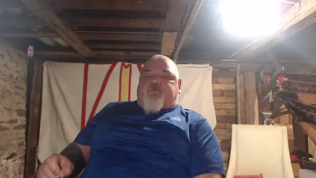 Newfiesausage1972 online show from February 2026 10:23:02 AM