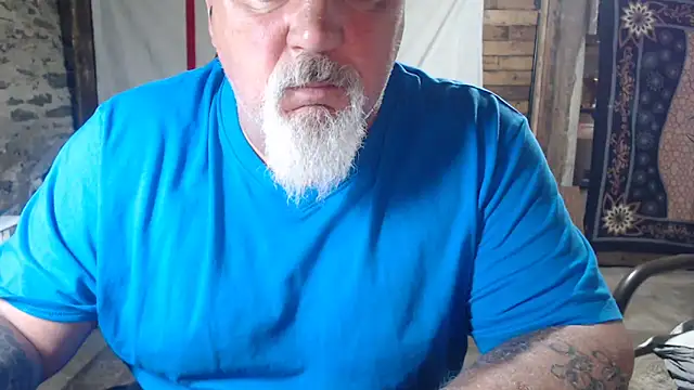 Newfiesausage1972 online show from June 2026 07:46:01 AM