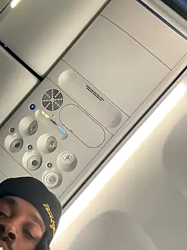 1BeautyN1Beast online show from October 2025 04:18:01 PM