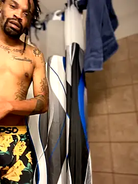 1BeautyN1Beast online show from December 2025 01:32:01 PM