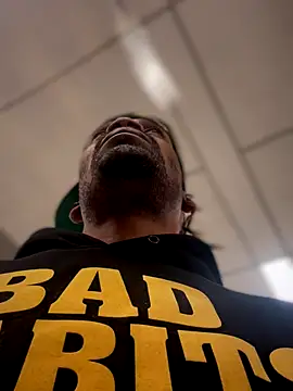 1BeautyN1Beast online show from December 2025 05:58:02 PM