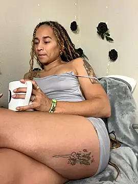 Shuggabutt online show from October 2025 12:39:02 PM