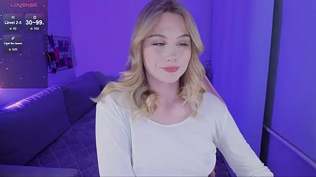 Snapshot of Honey_blonde chatting on October 2025 09:16:01 PM Honey blonde online show from October 2025 09:16:01 PM