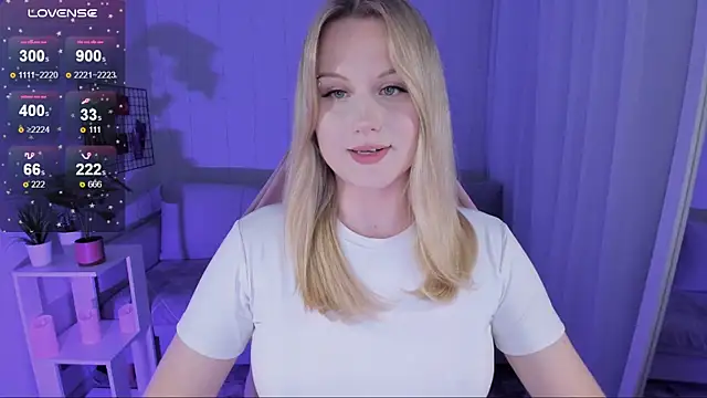Snapshot of Honey_blonde chatting on June 2026 08:09:02 PM Honey blonde online show from June 2026 08:09:02 PM
