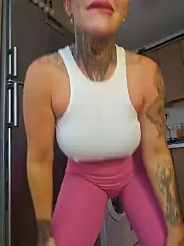 Snapshot of YourMommyBlair chatting on January 2025 06:43:02 AM YourMommyBlair online show from January 2025 06:43:02 AM