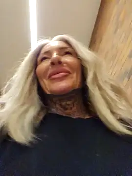 Snapshot of YourMommyBlair chatting on November 2025 11:38:02 AM YourMommyBlair online show from November 2025 11:38:02 AM