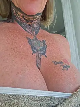 Snapshot of YourMommyBlair chatting on March 2025 10:09:01 AM YourMommyBlair online show from March 2025 10:09:01 AM