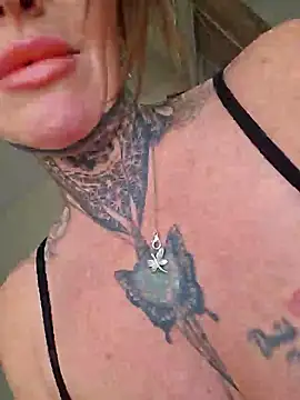 Snapshot of YourMommyBlair chatting on January 2025 10:27:01 AM YourMommyBlair online show from January 2025 10:27:01 AM