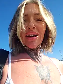 Snapshot of YourMommyBlair chatting on November 2025 11:14:01 AM YourMommyBlair online show from November 2025 11:14:01 AM