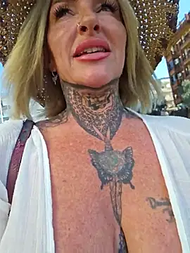 Snapshot of YourMommyBlair chatting on March 2025 07:16:01 AM YourMommyBlair online show from March 2025 07:16:01 AM