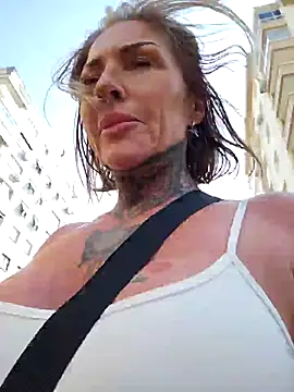 Snapshot of YourMommyBlair chatting on November 2025 10:31:01 AM YourMommyBlair online show from November 2025 10:31:01 AM