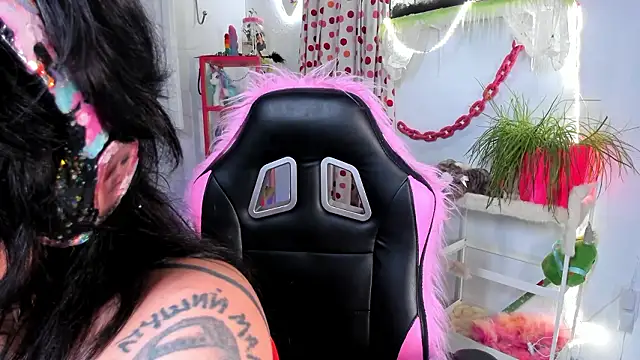 lady sontse  online show from February 2026 08:20:01 PM