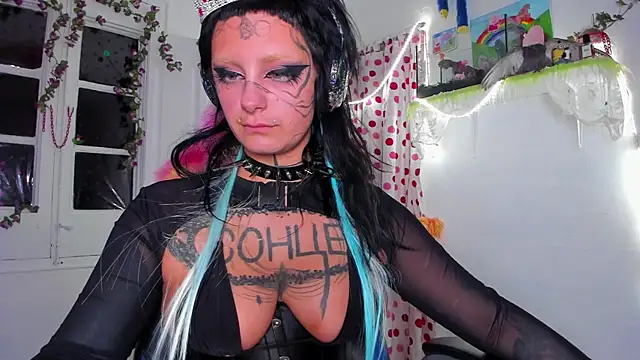 Snapshot of lady_sontse_ chatting on November 2025 09:48:01 PM lady sontse online show from November 2025 09:48:01 PM