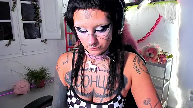 lady sontse  online show from December 2025 08:44:02 PM