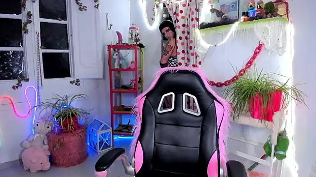 lady sontse  online show from February 2026 06:19:01 PM