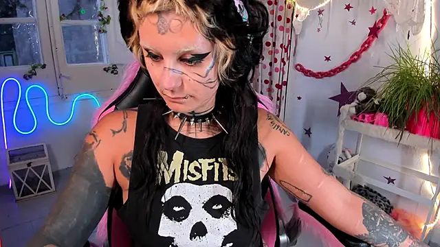 lady sontse  online show from May 2026 06:59:02 PM