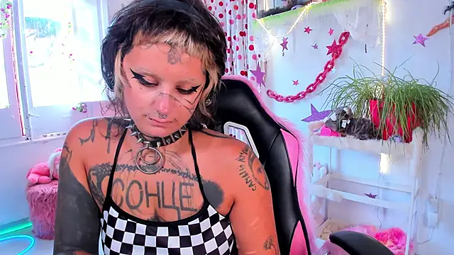 lady sontse  online show from June 2026 04:46:01 PM