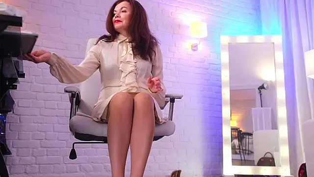 Nylon Legs online show from December 2025 09:47:01 PM