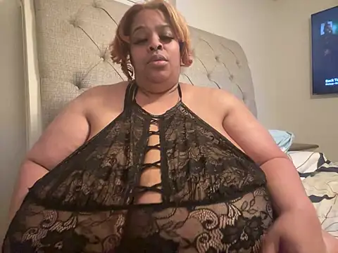 Snapshot of Missredboneo12 chatting on October 2025 04:02:02 AM Missredboneo12 online show from October 2025 04:02:02 AM