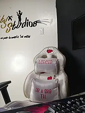 Yaumiko online show from November 2025 07:14:01 PM