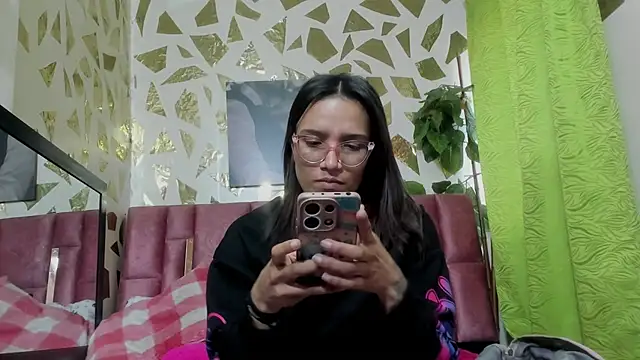 Yaumiko online show from November 2025 11:49:02 AM