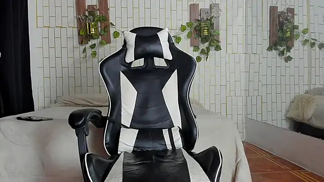 jacksson lawrence online show from November 2025 02:56:01 AM