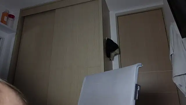 tinysofia  online show from October 2025 11:48:01 PM