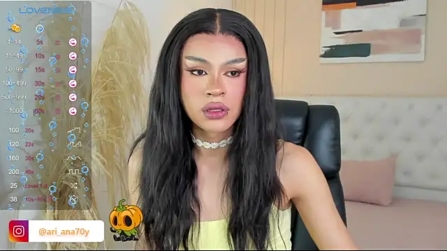 Snapshot of LOISE-XX chatting on October 2025 06:14:01 AM LOISE-XX online show from October 2025 06:14:01 AM