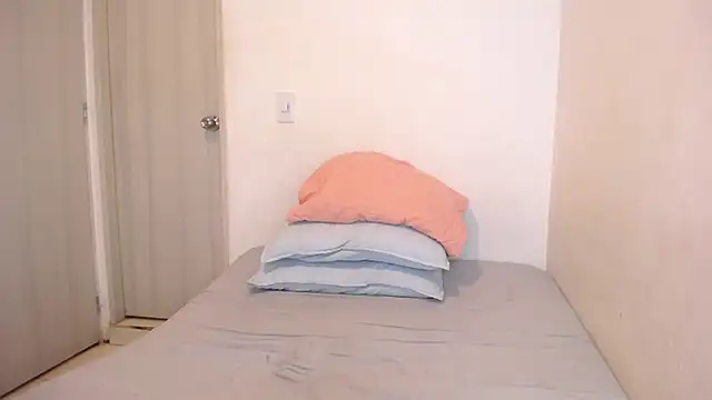 Snapshot of Megan_mancini chatting on December 2025 03:44:01 PM Megan mancini online show from December 2025 03:44:01 PM