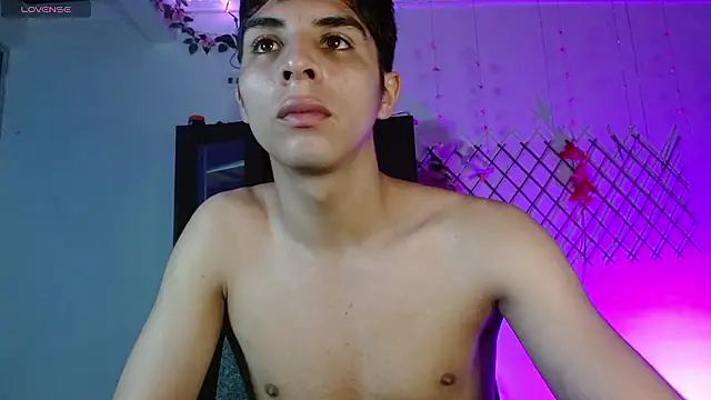 Snapshot of justin_alexxx chatting on December 2024 07:39:01 PM justin alexxx online show from December 2024 07:39:01 PM