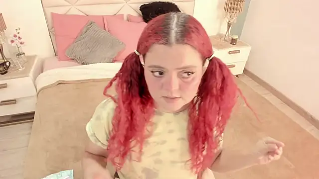 Snapshot of Twwiiggy chatting on October 2025 08:09:02 PM Twwiiggy online show from October 2025 08:09:02 PM