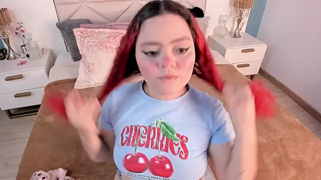 Twwiiggy online show from February 2026 08:08:01 PM