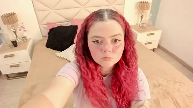 Twwiiggy online show from November 2025 08:02:02 PM